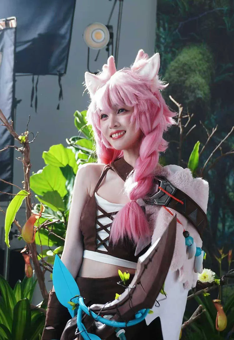 吳宣儀COS《王者榮耀》瑤妹,完美還原!粉紅雙辮+白毛兔耳甜到炸