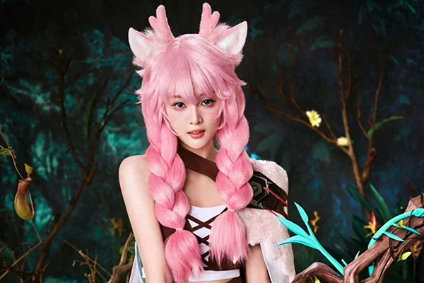吳宣儀COS《王者榮耀》瑤妹，完美還原！粉紅雙辮＋白毛兔耳甜到炸